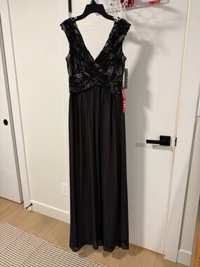 Signature by Sangria Black Lace V-Neck Maxi Dress